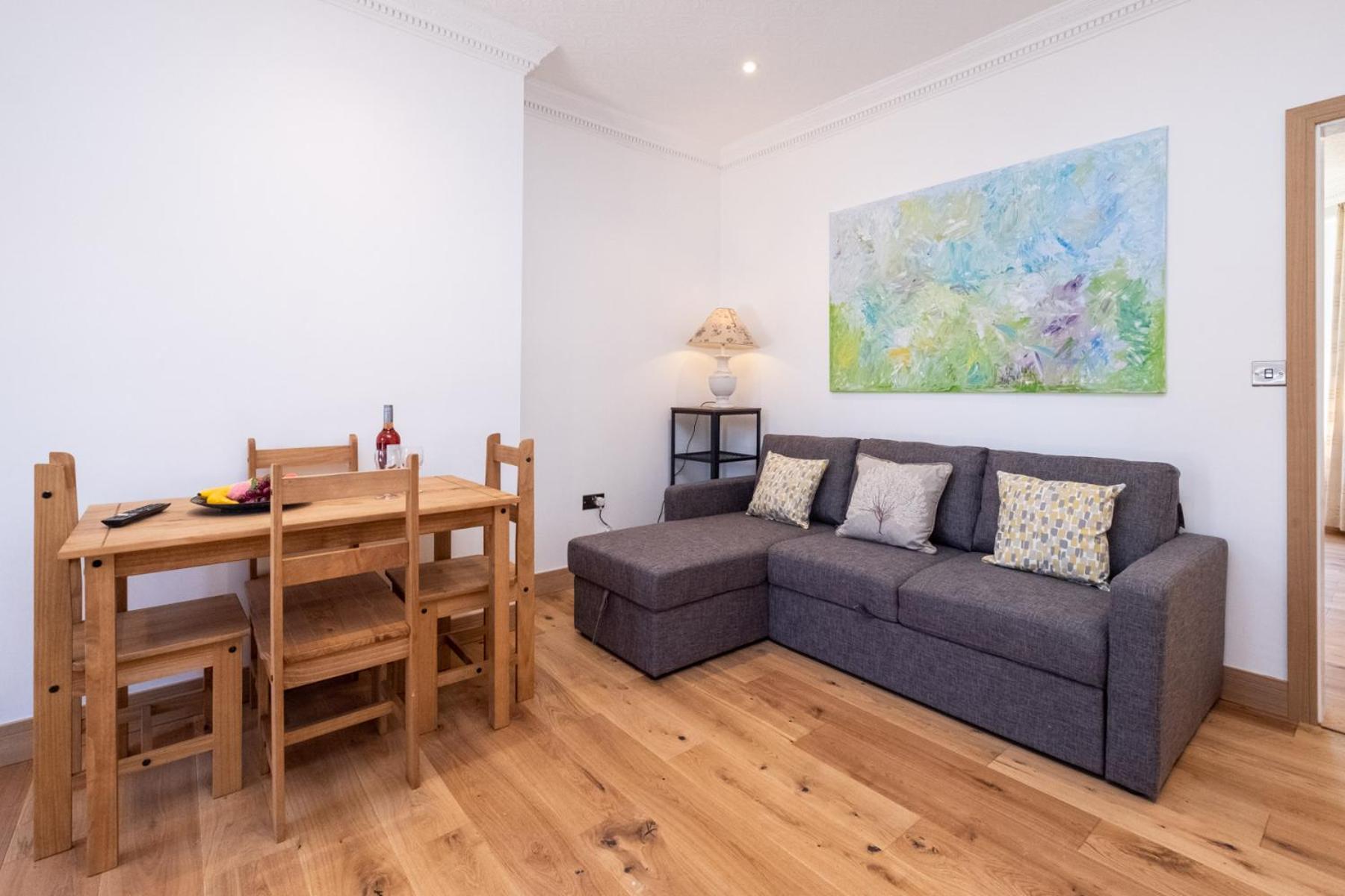 Birch - Three Tuns Apartments - Pettistree, Wickham Market - by Aldeburgh Coastal Cottages view 3