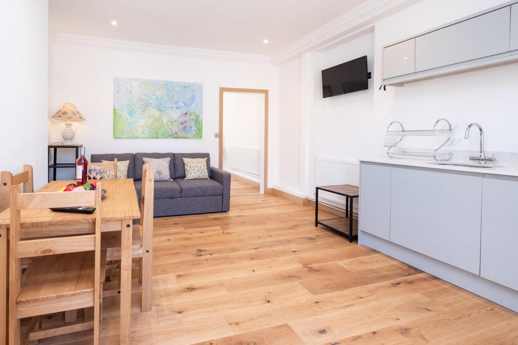 Birch - Three Tuns Apartments - Pettistree, Wickham Market - by Aldeburgh Coastal Cottages view 2