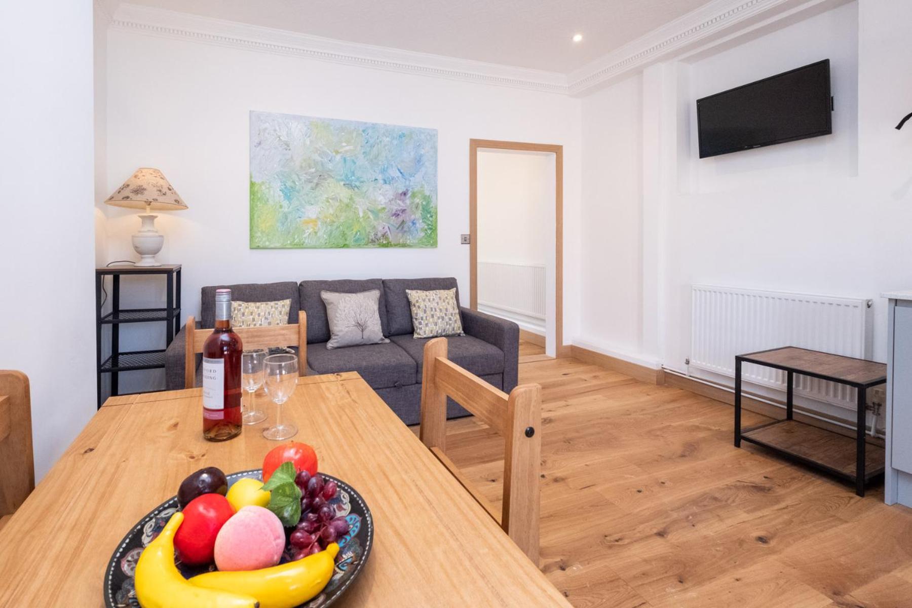Birch - Three Tuns Apartments - Pettistree, Wickham Market - by Aldeburgh Coastal Cottages view 4
