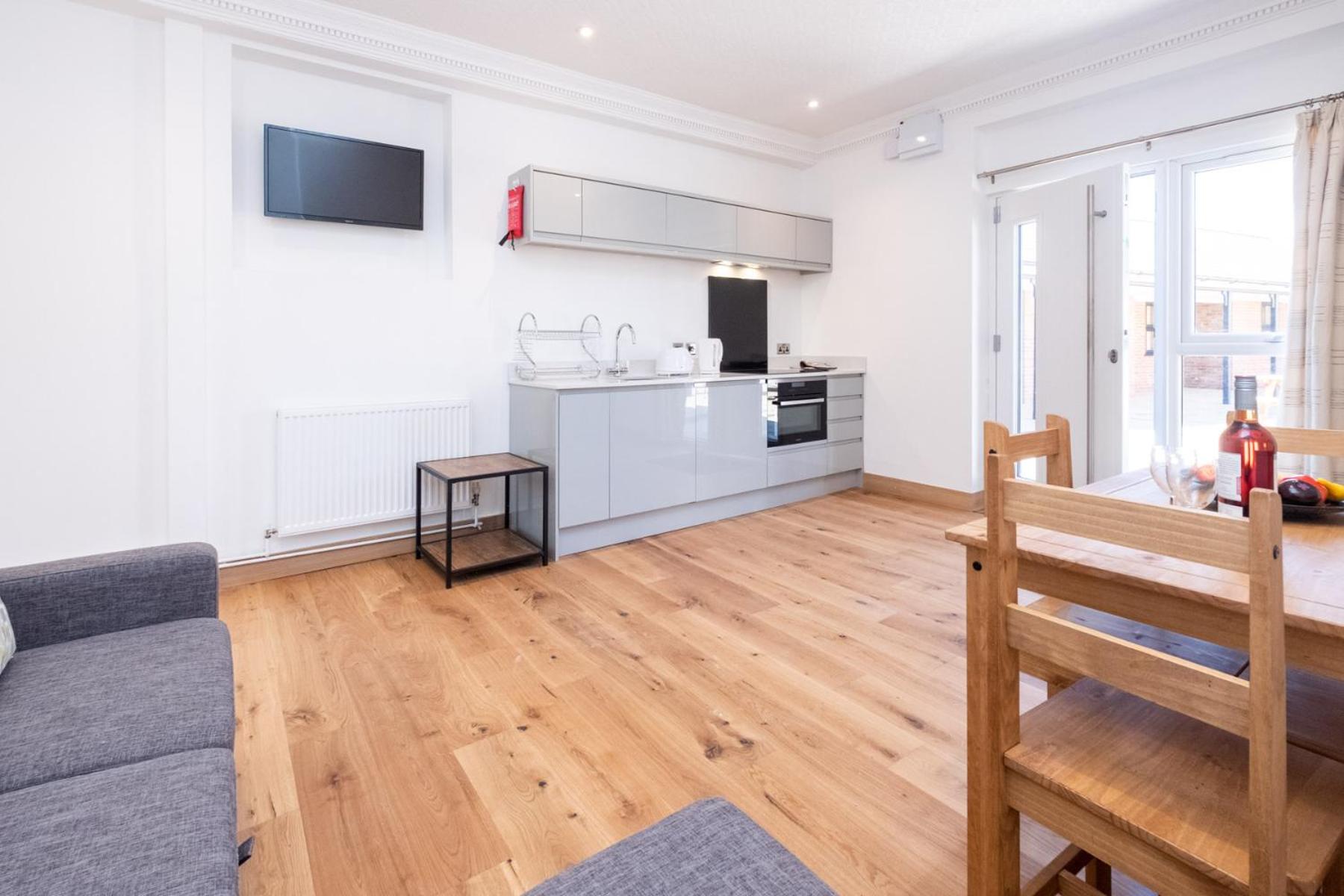 Birch - Three Tuns Apartments - Pettistree, Wickham Market - by Aldeburgh Coastal Cottages view 5