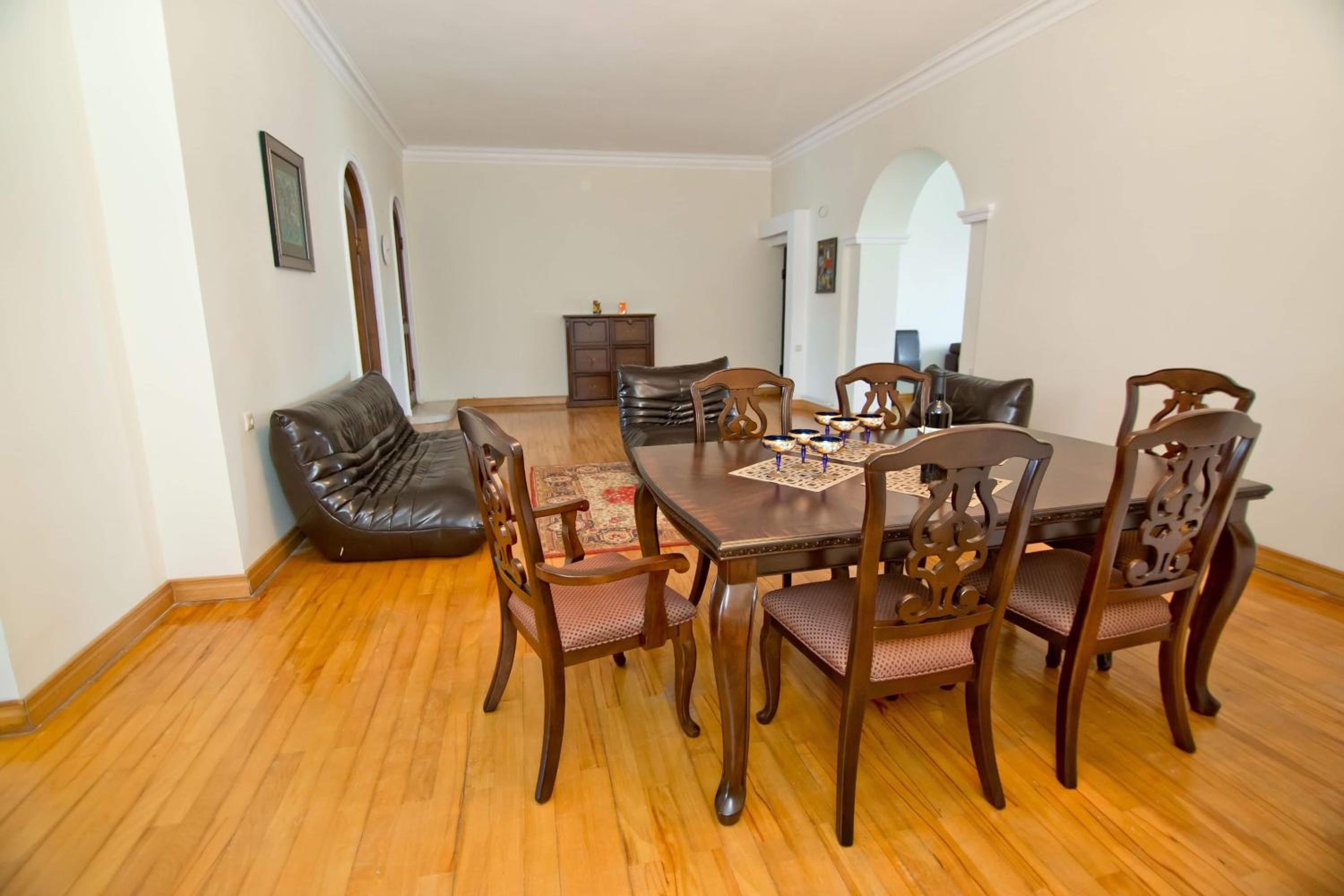 Apartment on Gorgiladze 25 view 4