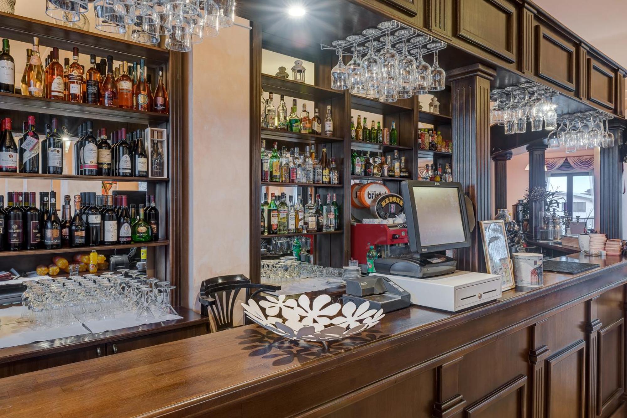 bar