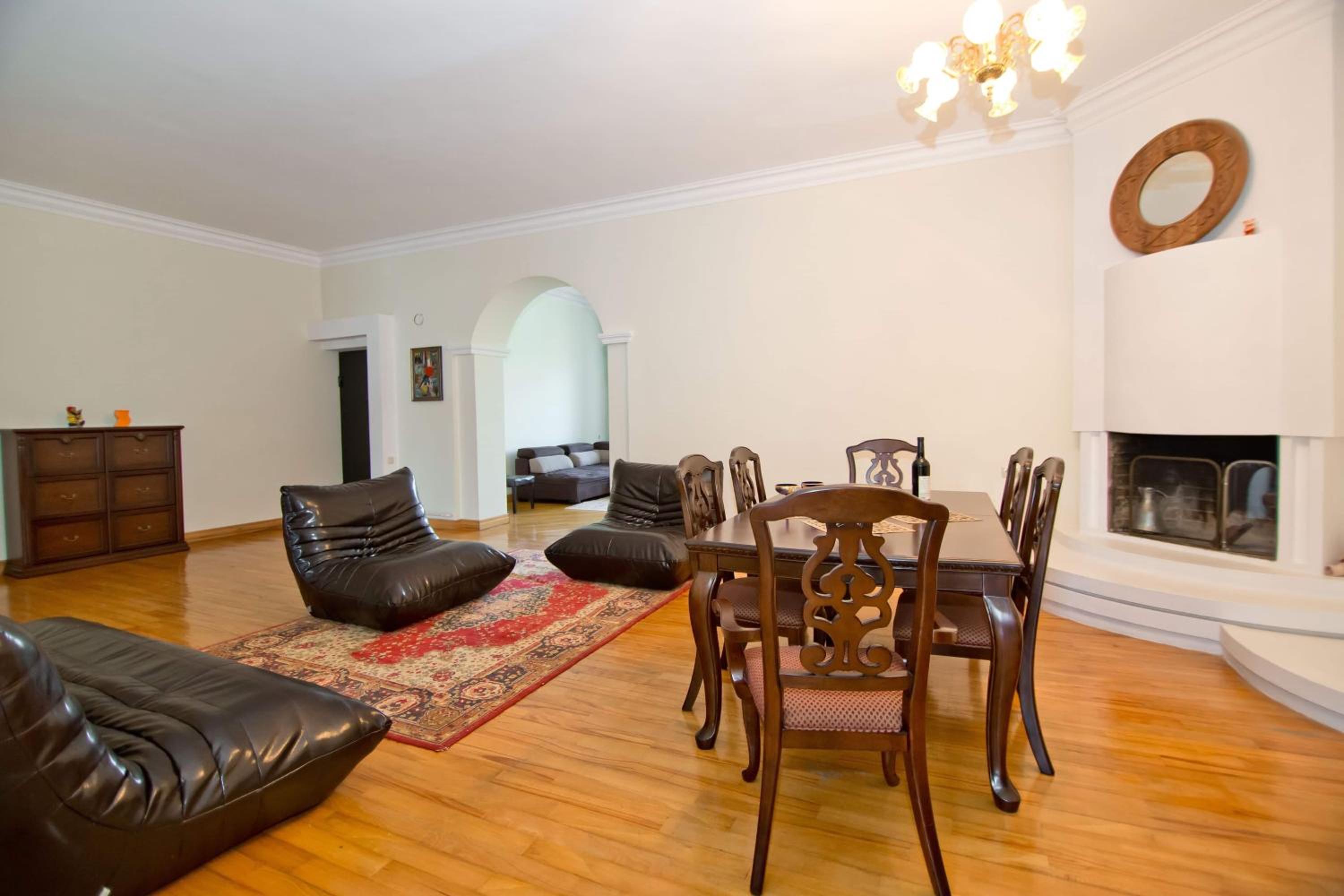 Apartment on Gorgiladze 25 view 3
