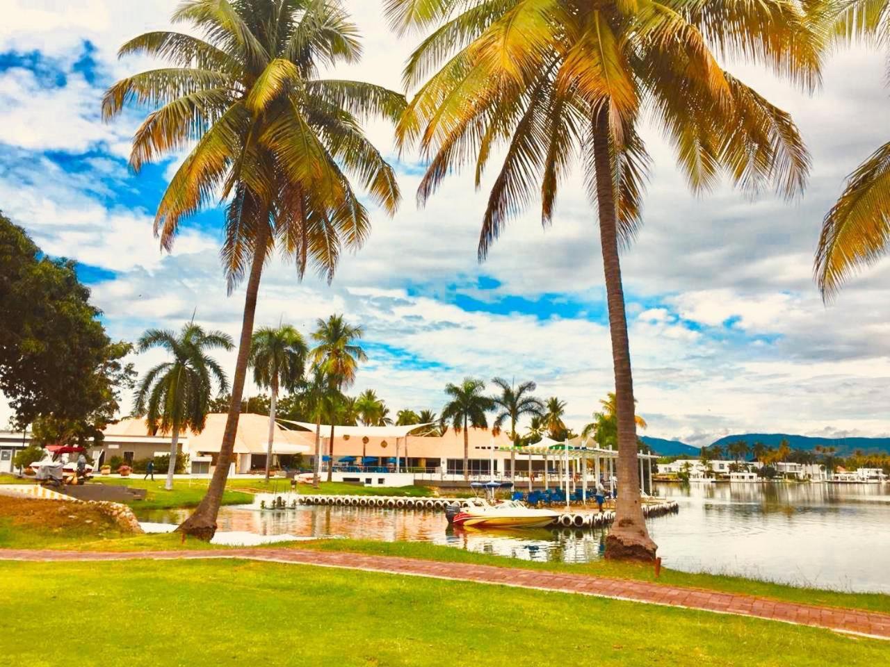 HERMOSA CASAQUINTA FAMILIAR CONDOMINIO CAMPESTRE EL PEÑON Piscina Privada Campo de Golf