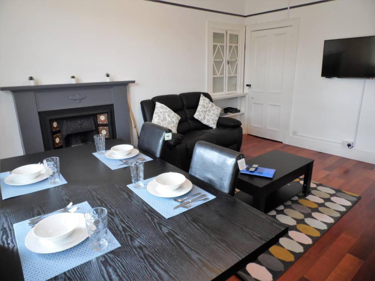4 Bed Apartment, Paisley - Near GLA Airport view 3