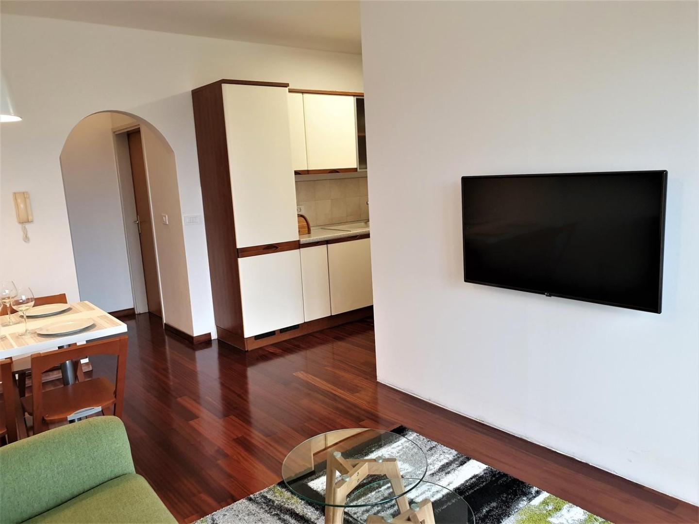 Apartments Aurora near beach view 4