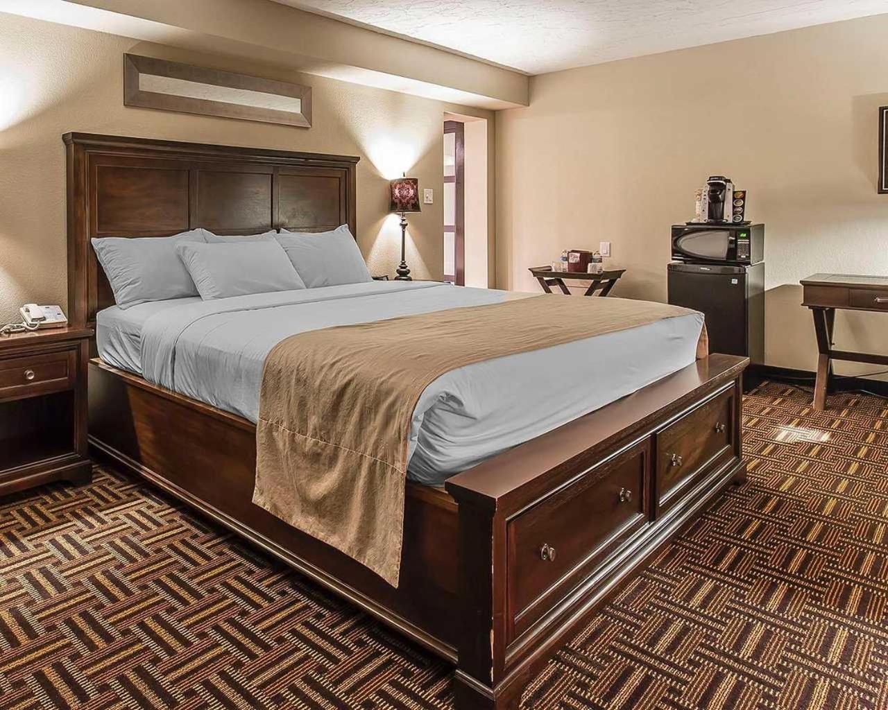 Medicine Hat Vacations - Wyndham Garden Medicine Hat Conference Center - Property Image 1