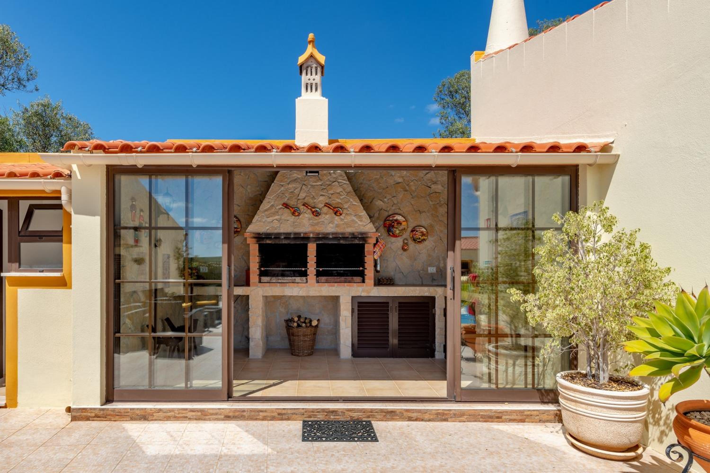 Casa dos Ninos view 2