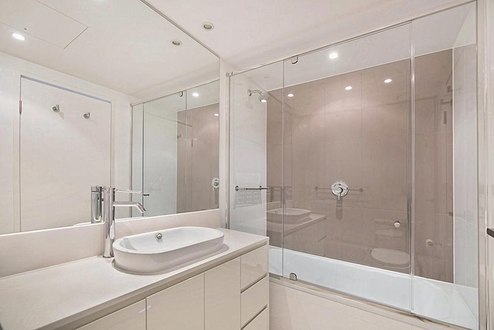 Number 1 H Residences - WiFi, Parking & More by Gold Coast Holidays