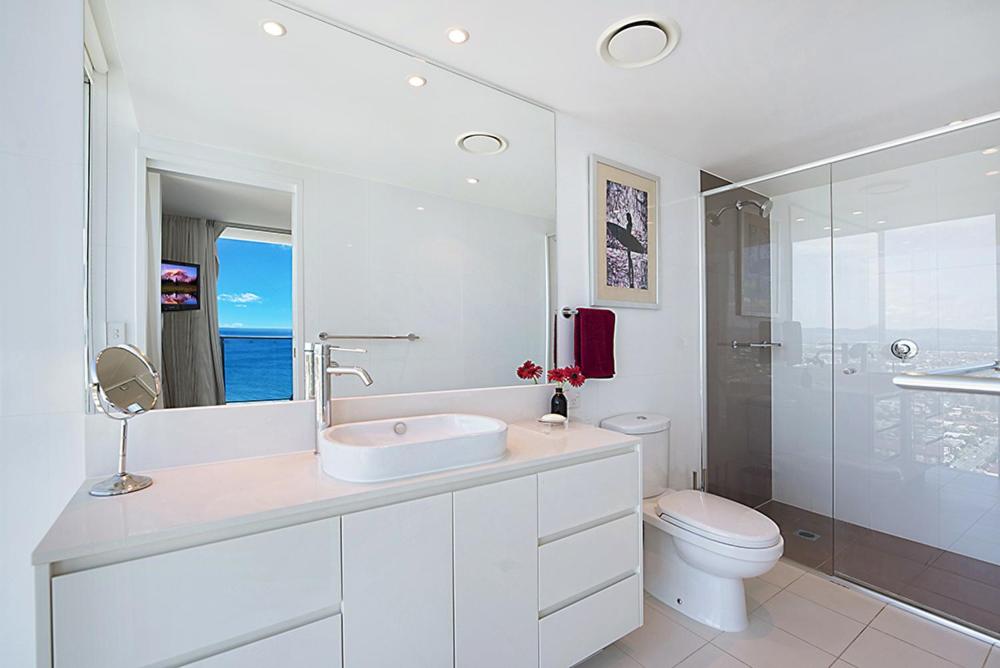 Number 1 H Residences - WiFi, Parking & More by Gold Coast Holidays