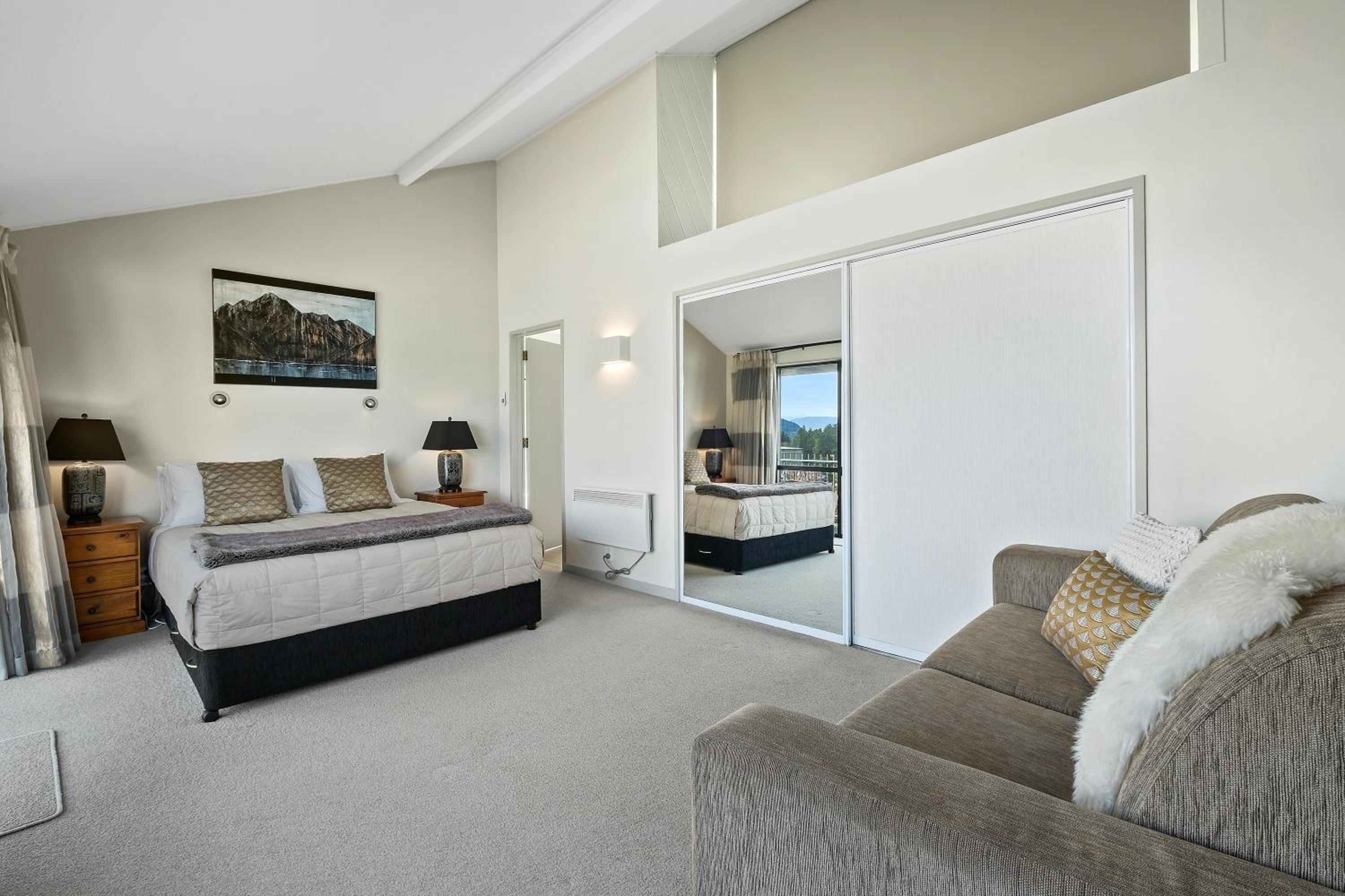 Suburb Retreat view 4