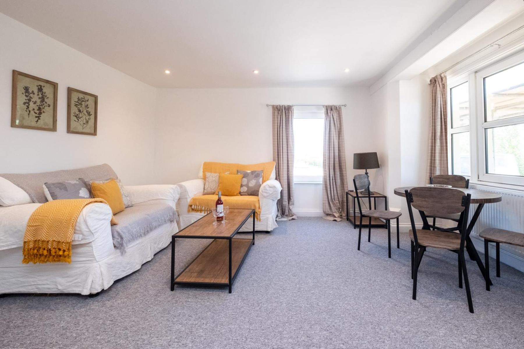 Elm - Three Tuns Apartments, Pettistree, Wickham Market - by Aldeburgh Coastal Cottages view 4