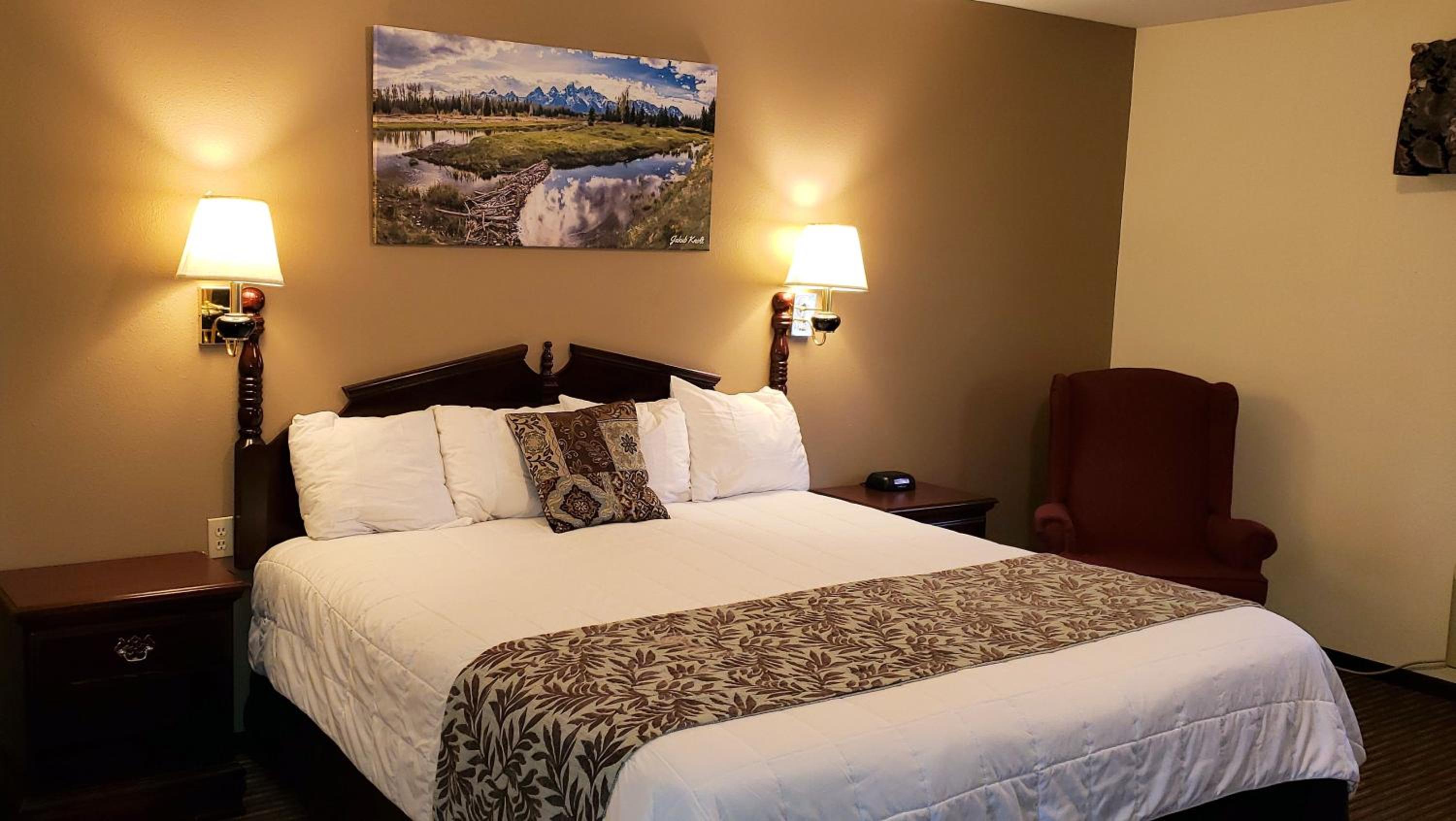 Stagecoach Inn & Suites