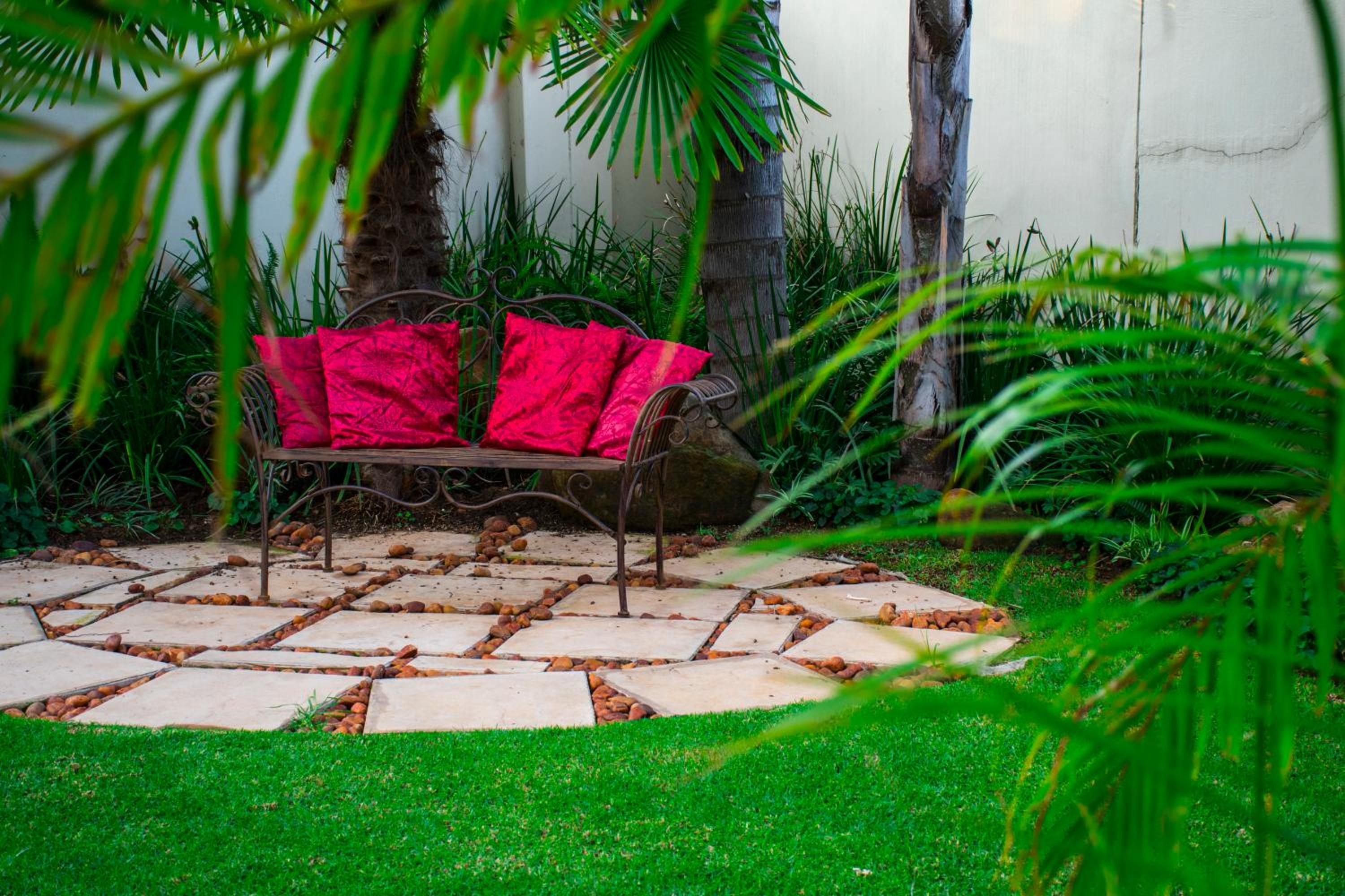 Casa Flora Guesthouse