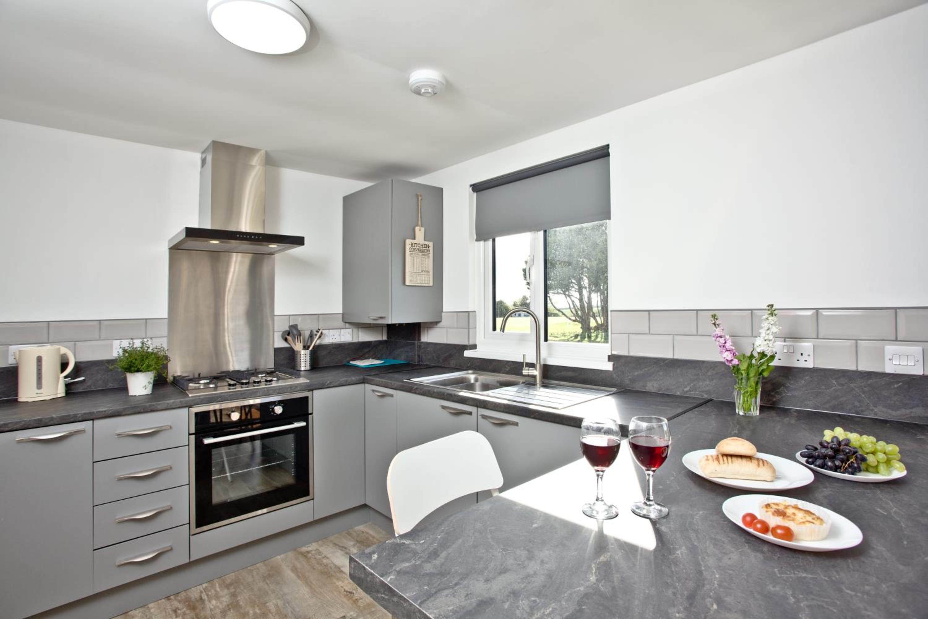 Wheal Rose -Beautifully Fitted Lodge Helston Cornwall view 4