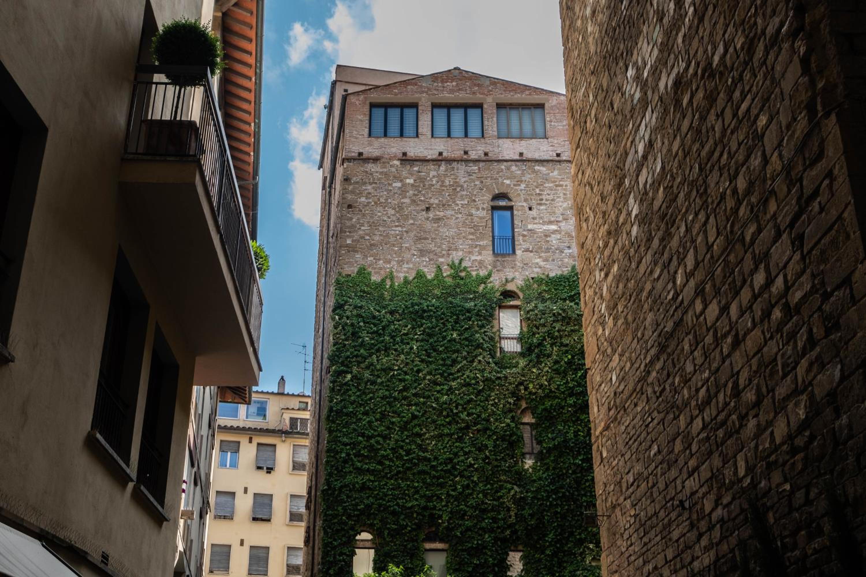 TWO TOWERS-Ramaglianti & Belfredelli