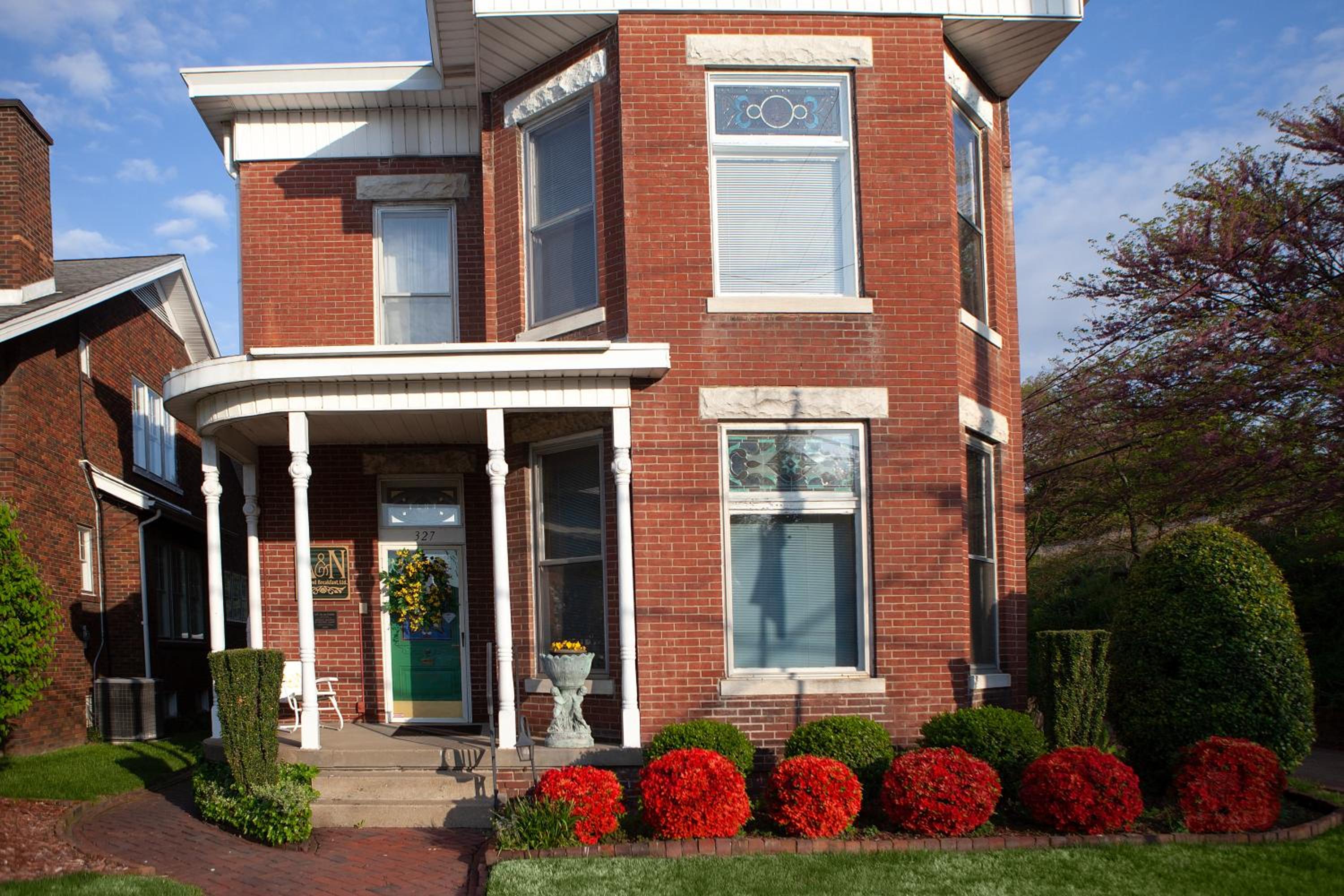 Hotel L&N Bed and Breakfast Ltd - Image 1