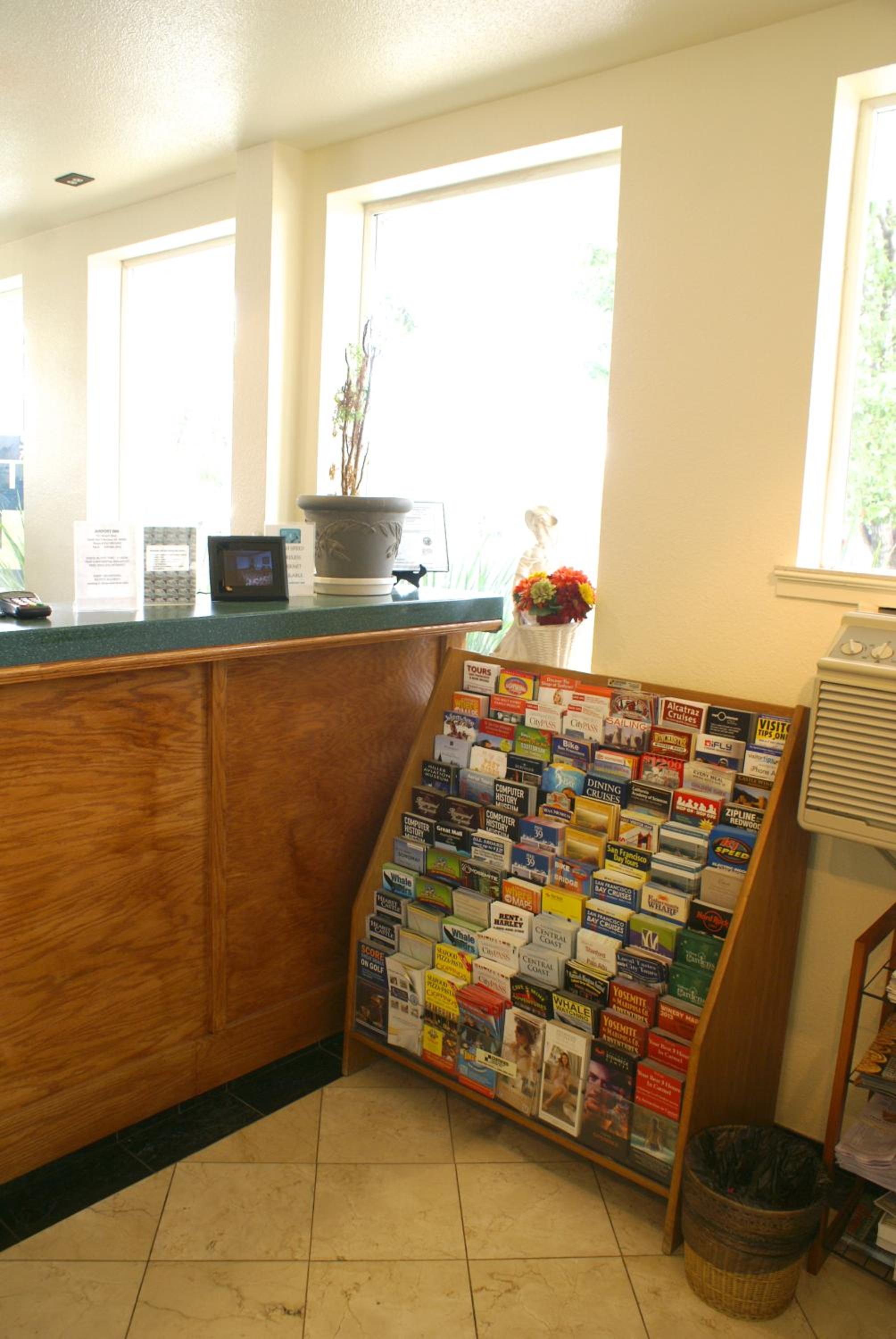 Airport Inn