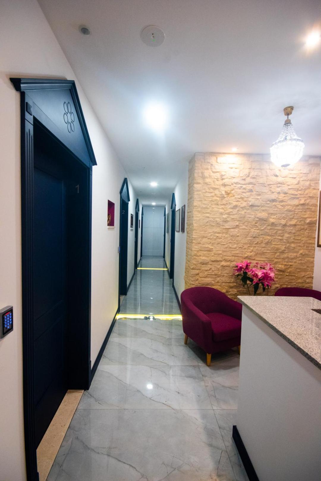 Hotel Center Luxury Rooms 2 - Image 1