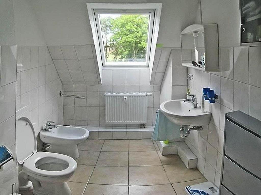 Haus Gode Sünn en Tating — bathroom