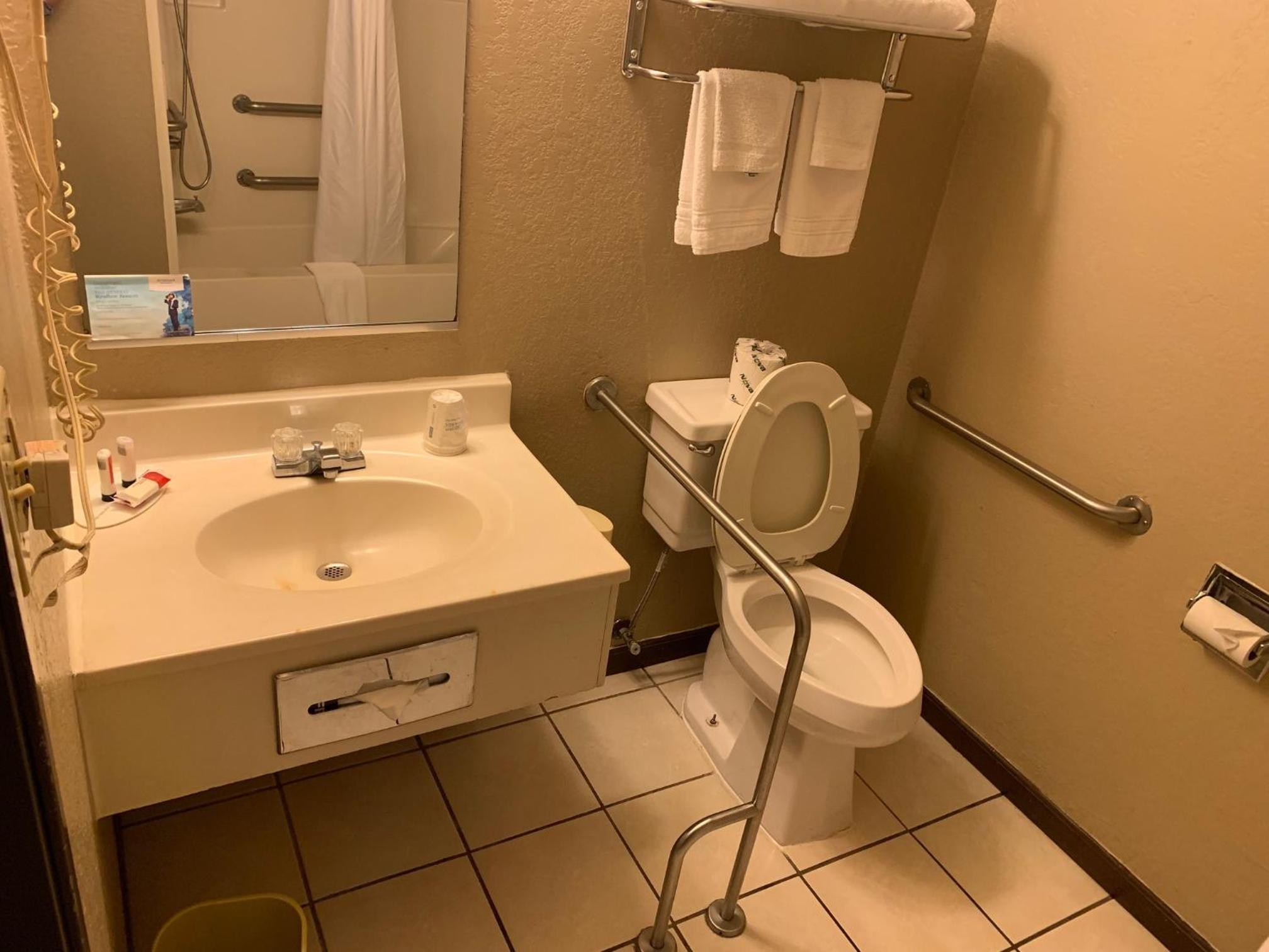 Jonesboro Vacations - Super 8 by Wyndham Jonesboro - Property Image 5