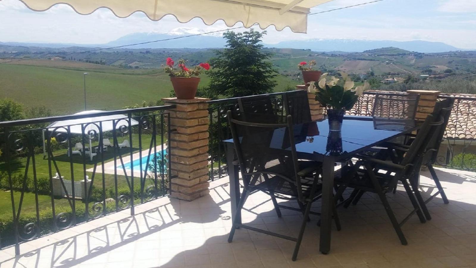 Tre Laghi Countryhouse Luminous with pool and aircon photo 2