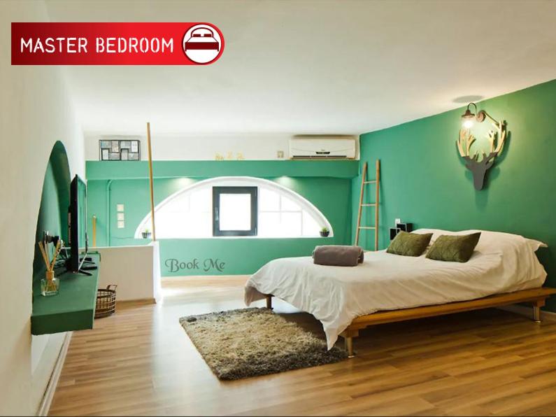 Vintage Duplex Apartment by the Beach / Flea Market District view 3