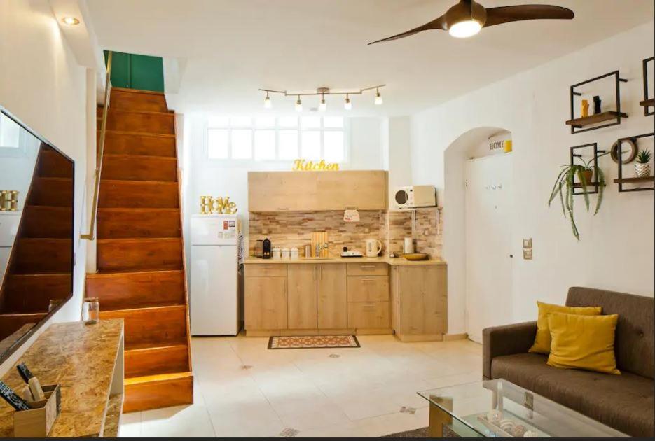 Vintage Duplex Apartment by the Beach / Flea Market District view 2