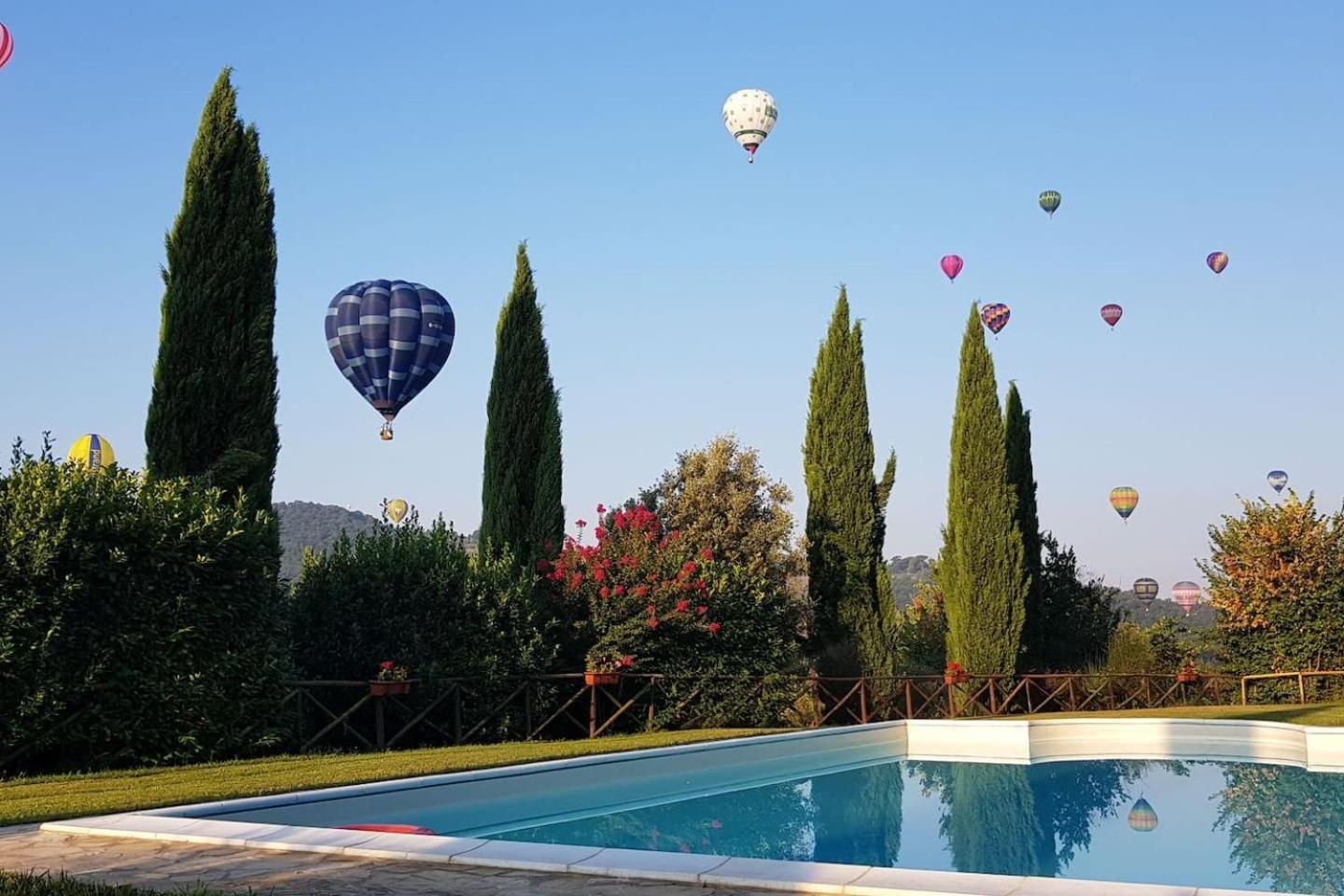 Case in campagna con piscina a Todi view 3