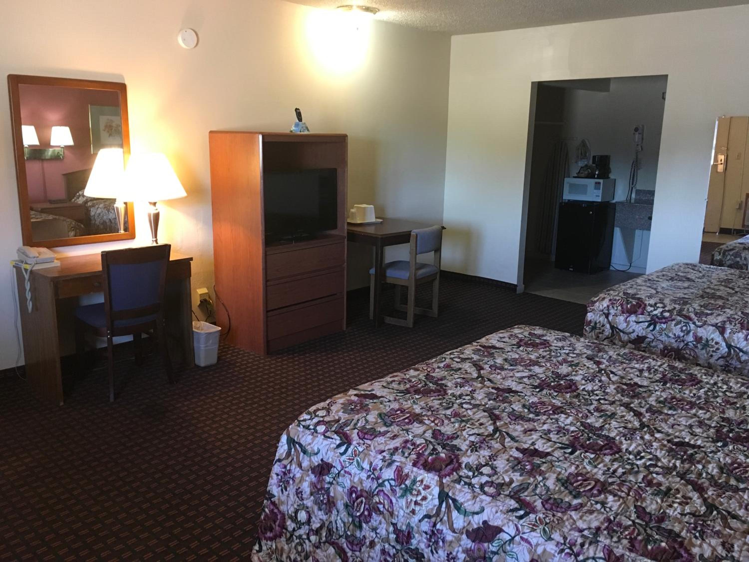 Liberal Vacations - Budget Inn Lafonda Motel - Property Image 6