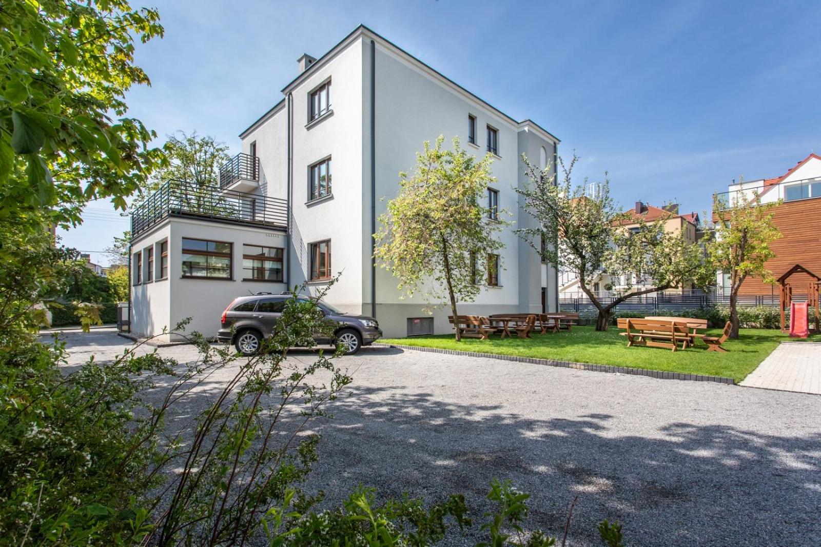 Villa Allegra Apartamenty z ogrodem i salą zabaw ,darmowy parking i leżaki, 5minut do morza