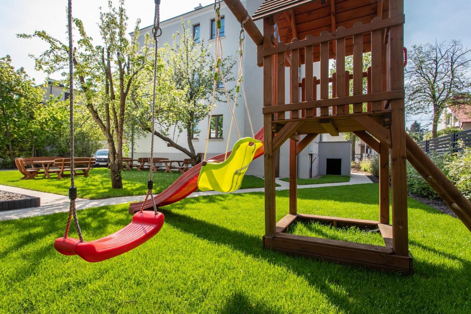 Villa Allegra Apartamenty z ogrodem i salą zabaw ,darmowy parking i leżaki, 5minut do morza