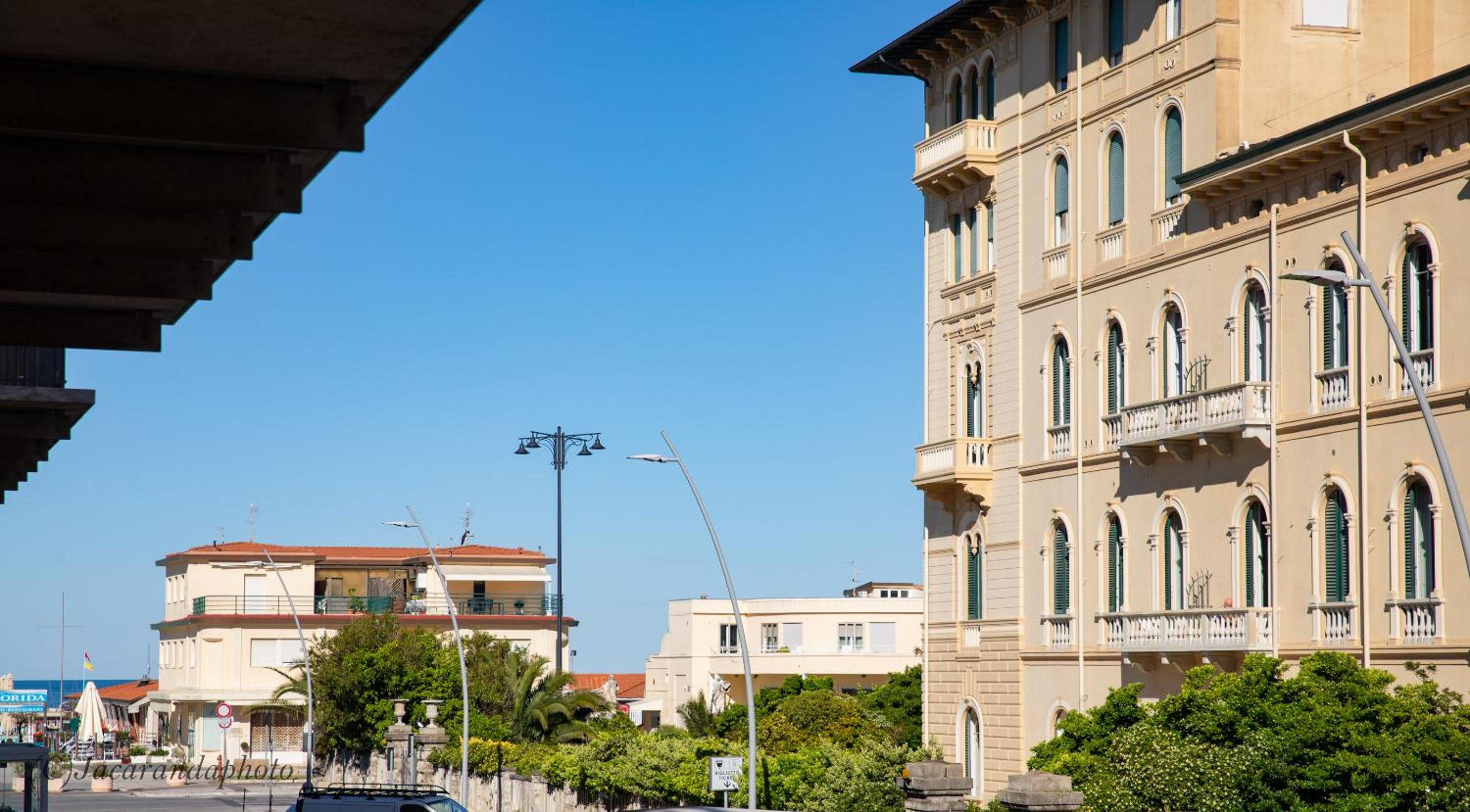 Hotel Mirabilia Beach - Image 1