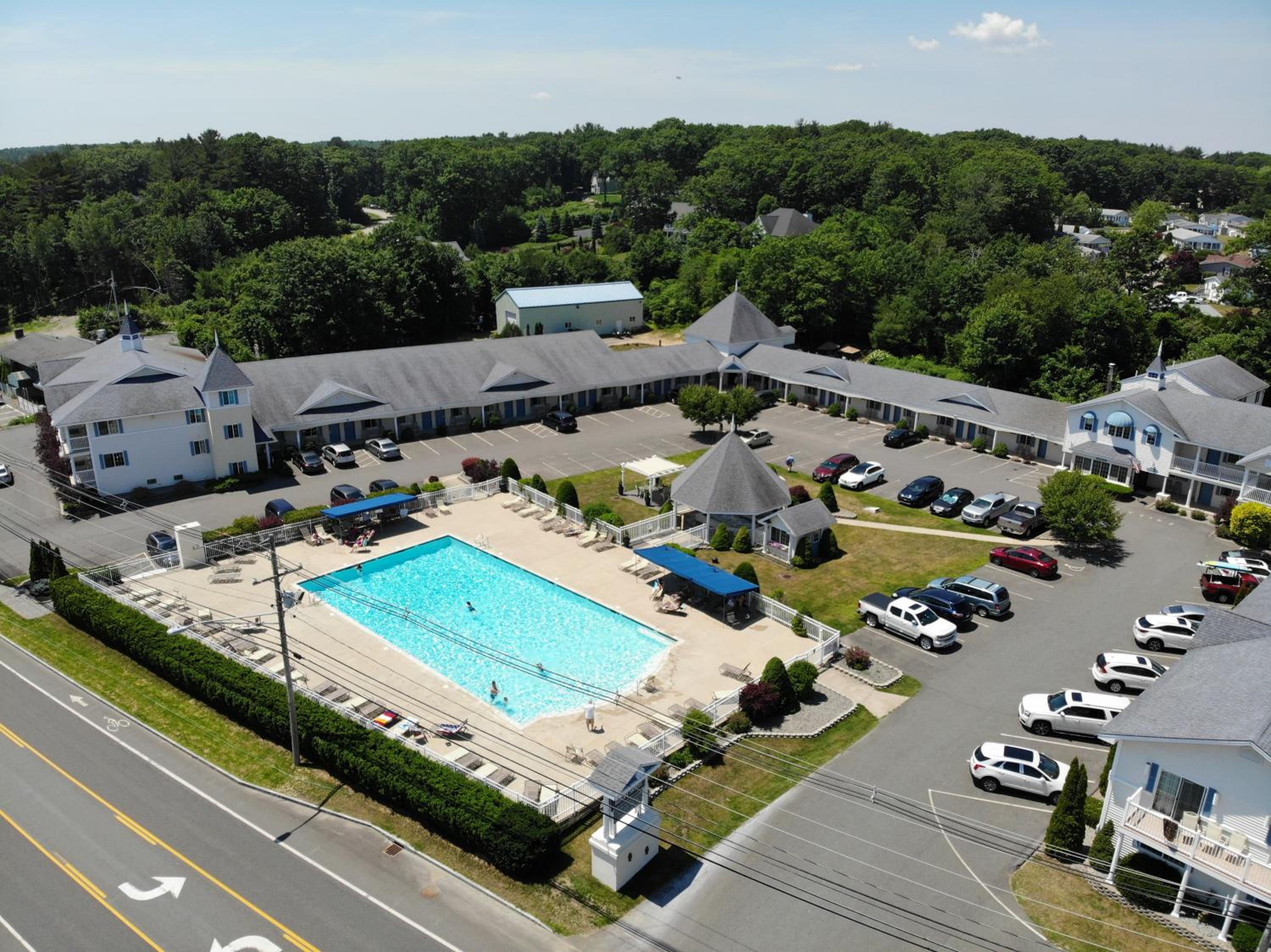 Driftaway Hotel and Pool