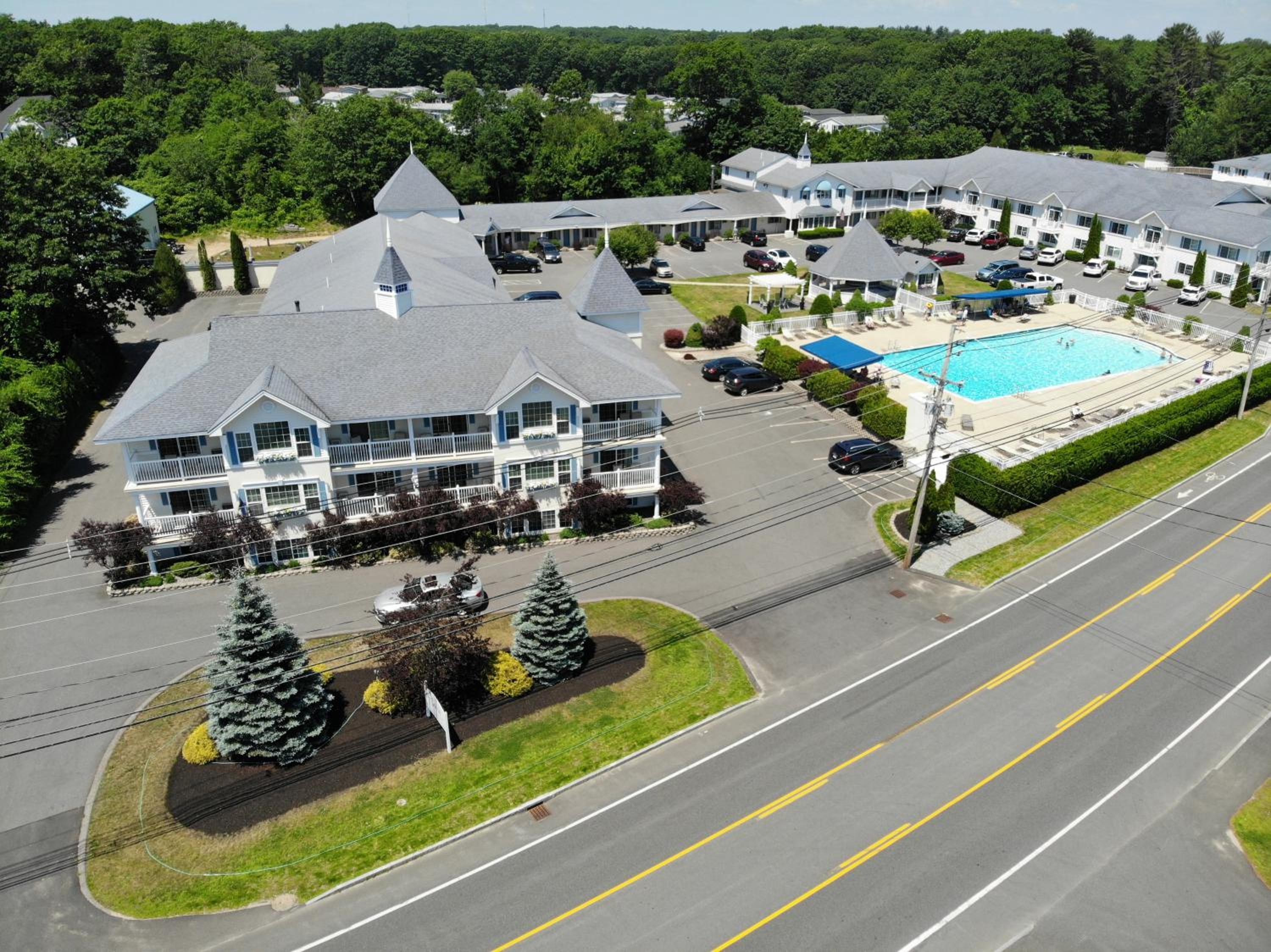 Driftaway Hotel and Pool