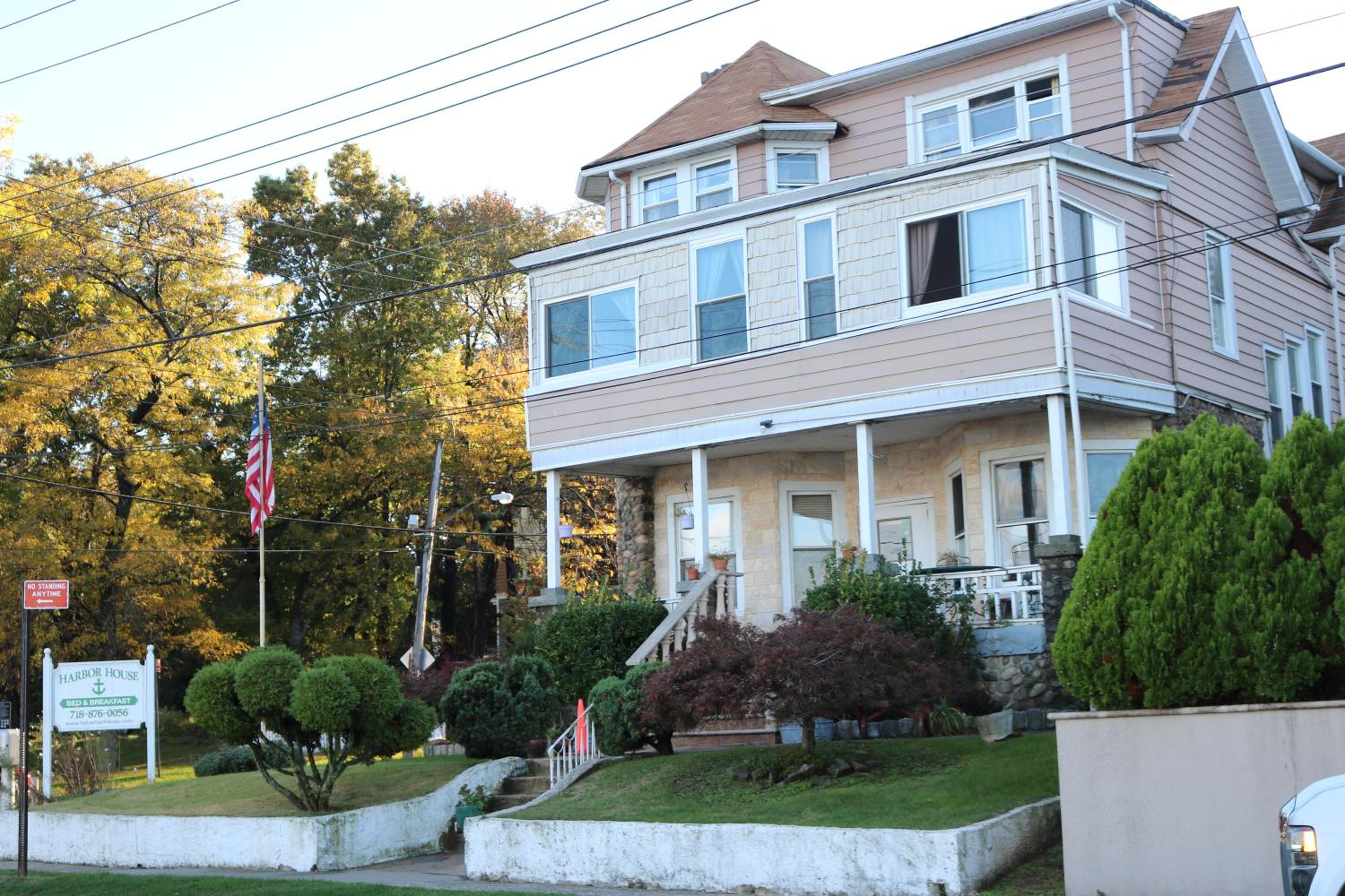 New York City Vacations - Harbor House Bed and Breakfast - Property Image 1