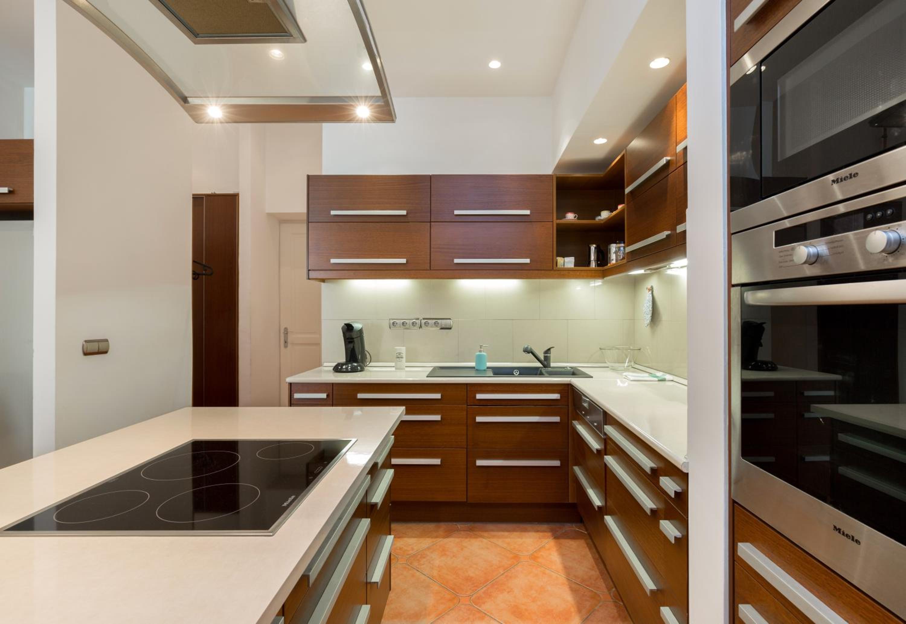 Luxury central Apartment view 3
