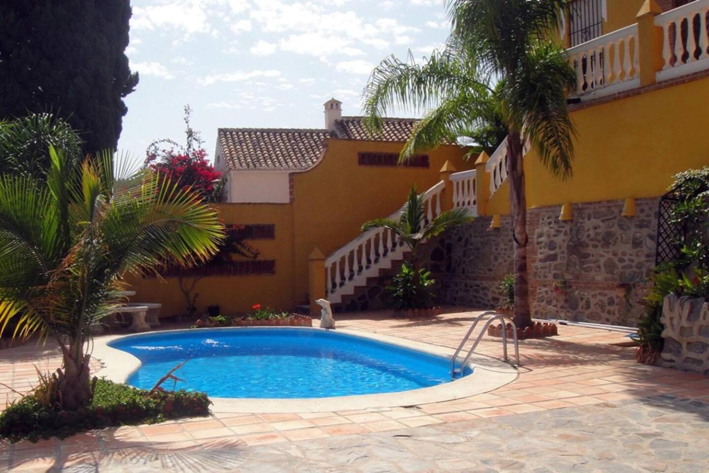 CHALET CON PISCINAS Y VISTAS DE ENSUEÑO