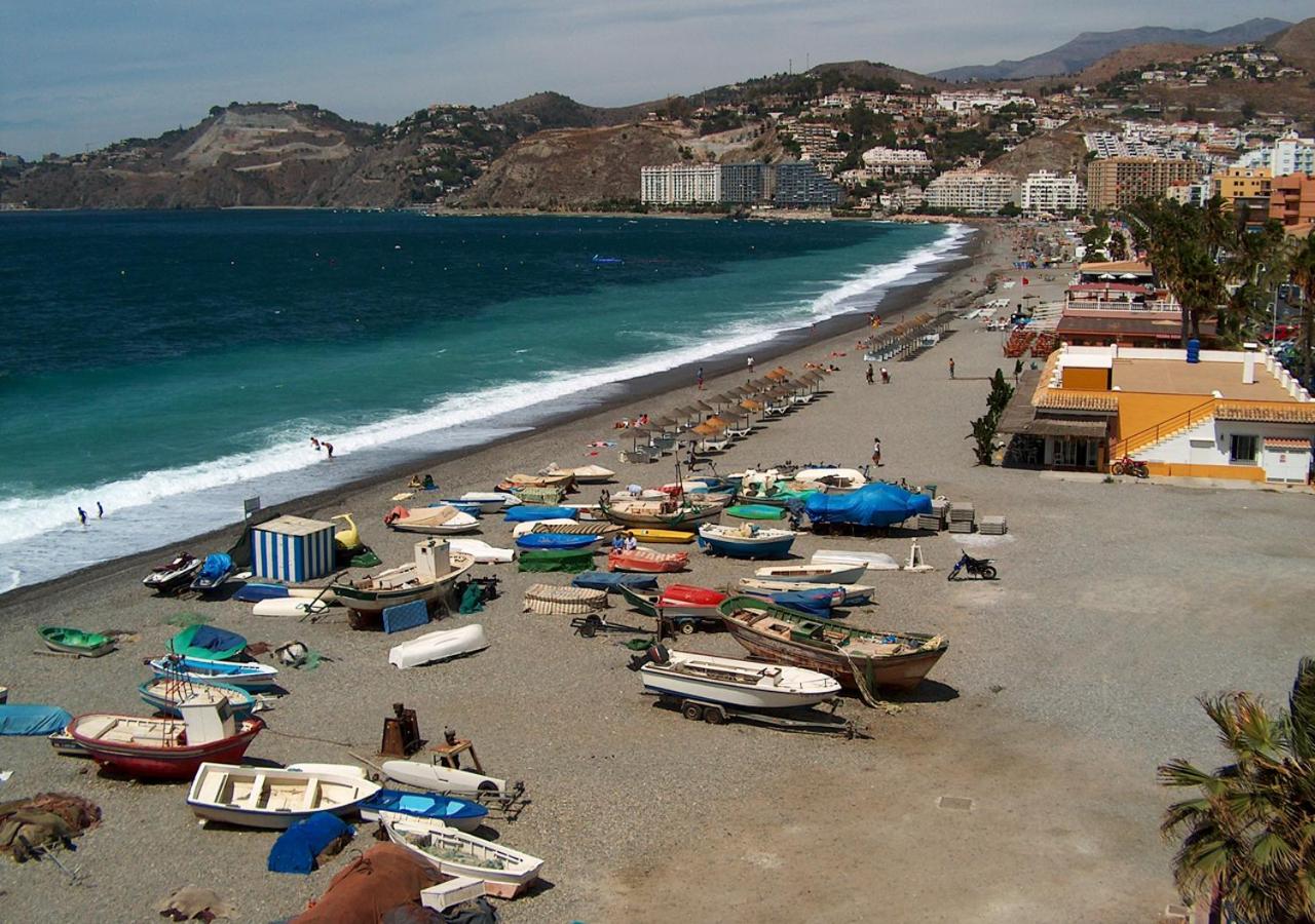 CHALET CON PISCINAS Y VISTAS DE ENSUEÑO