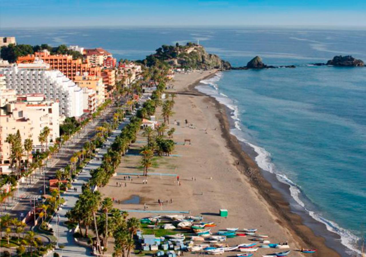 CHALET CON PISCINAS Y VISTAS DE ENSUEÑO