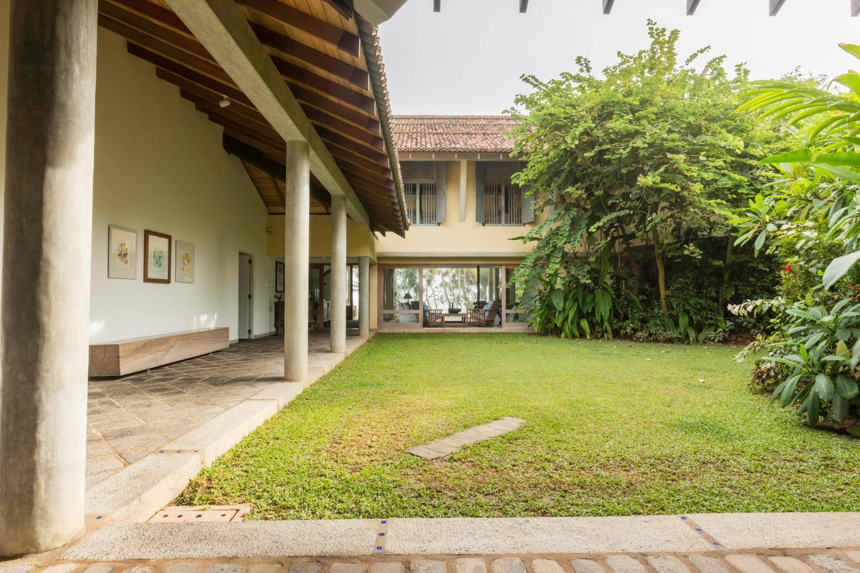 Villa Saffron Hikkaduwa