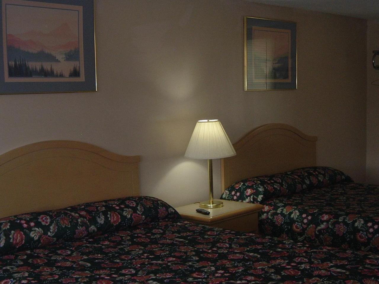 Fels Three Crown Motel