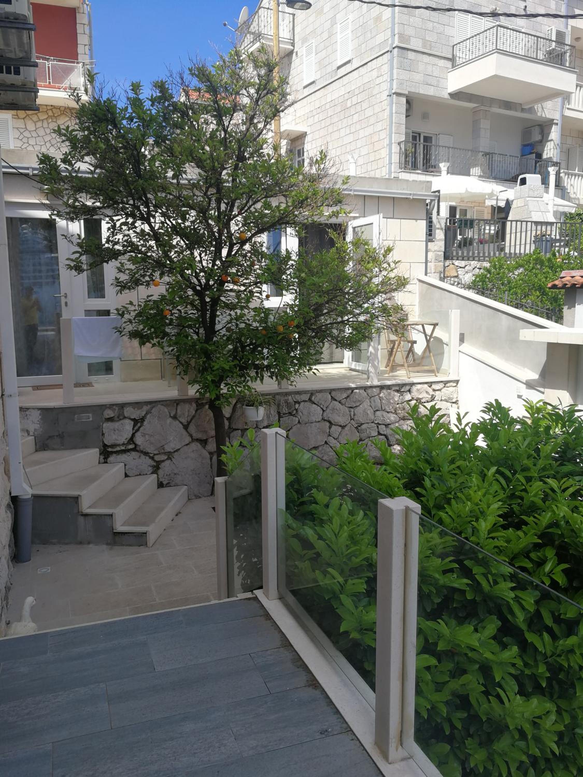 Zara Apartments