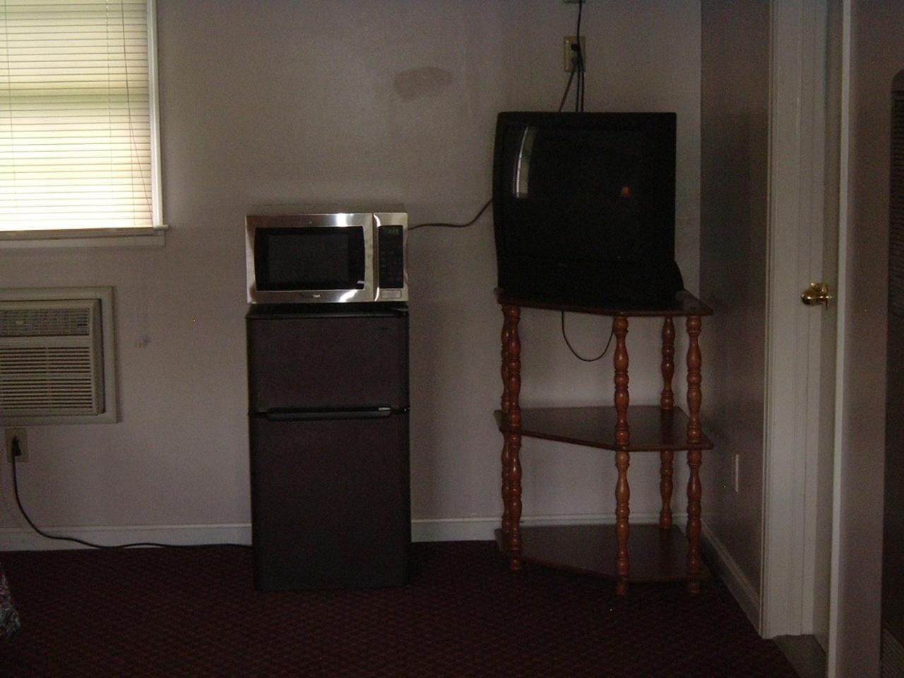 Fels Three Crown Motel