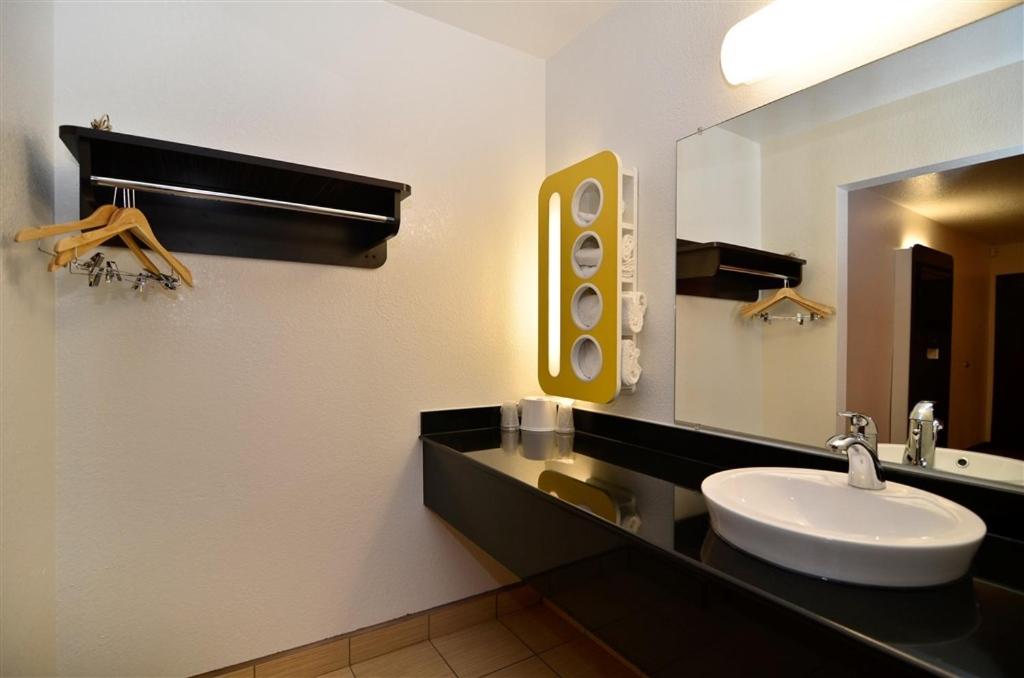 Fairfield Vacations - Motel 6-Fairfield, CA - Napa Valley - Property Image 8