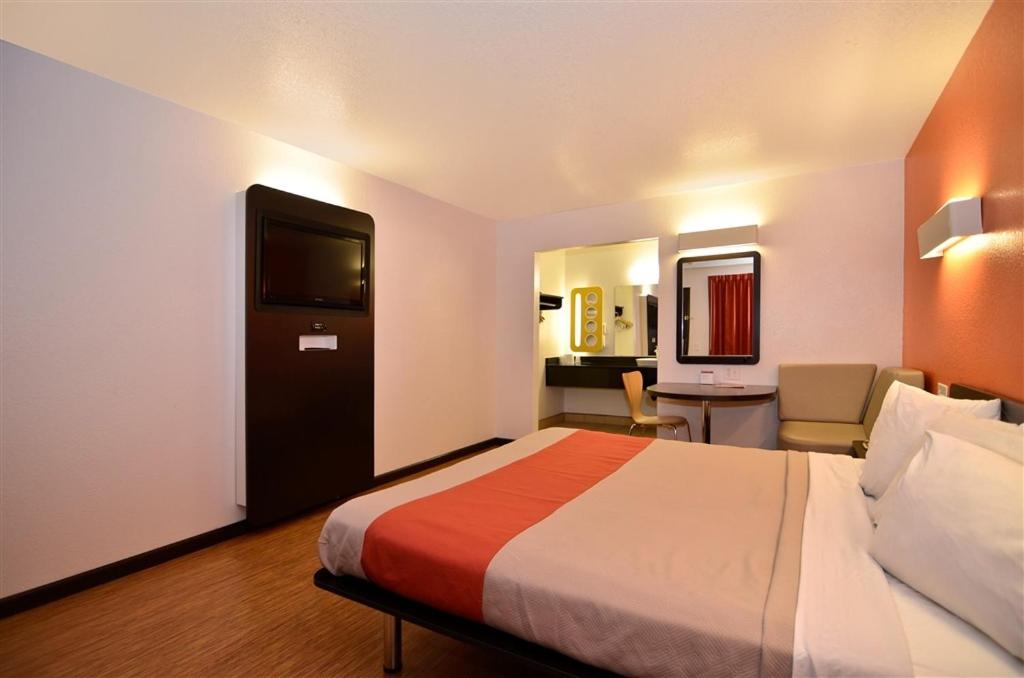 Fairfield Vacations - Motel 6-Fairfield, CA - Napa Valley - Property Image 11