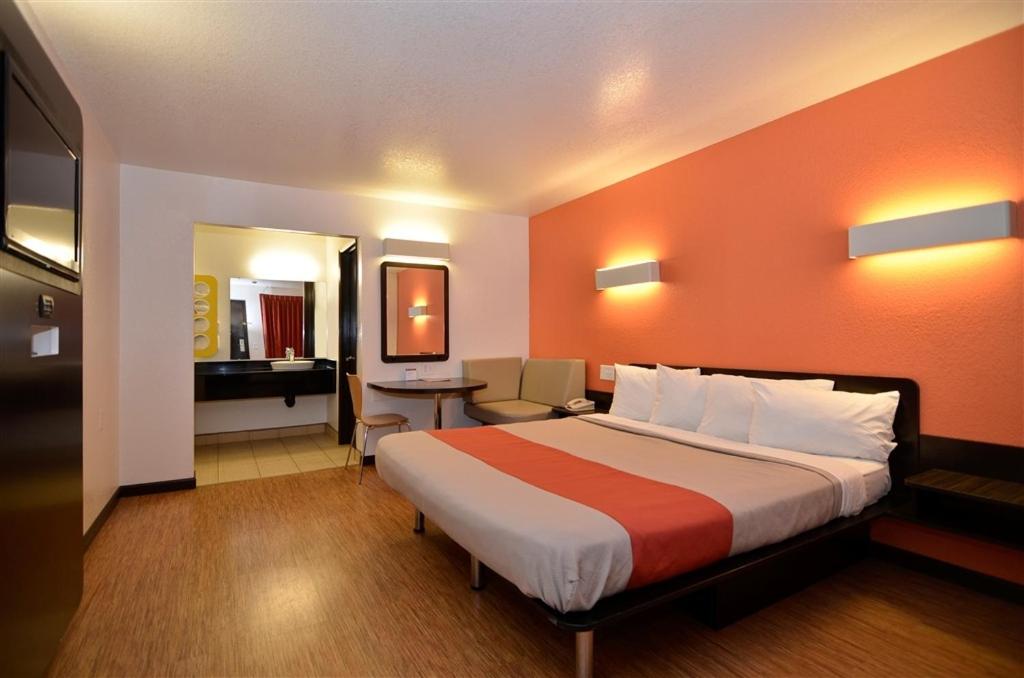 Fairfield Vacations - Motel 6-Fairfield, CA - Napa Valley - Property Image 6