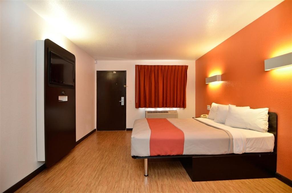 Fairfield Vacations - Motel 6-Fairfield, CA - Napa Valley - Property Image 9