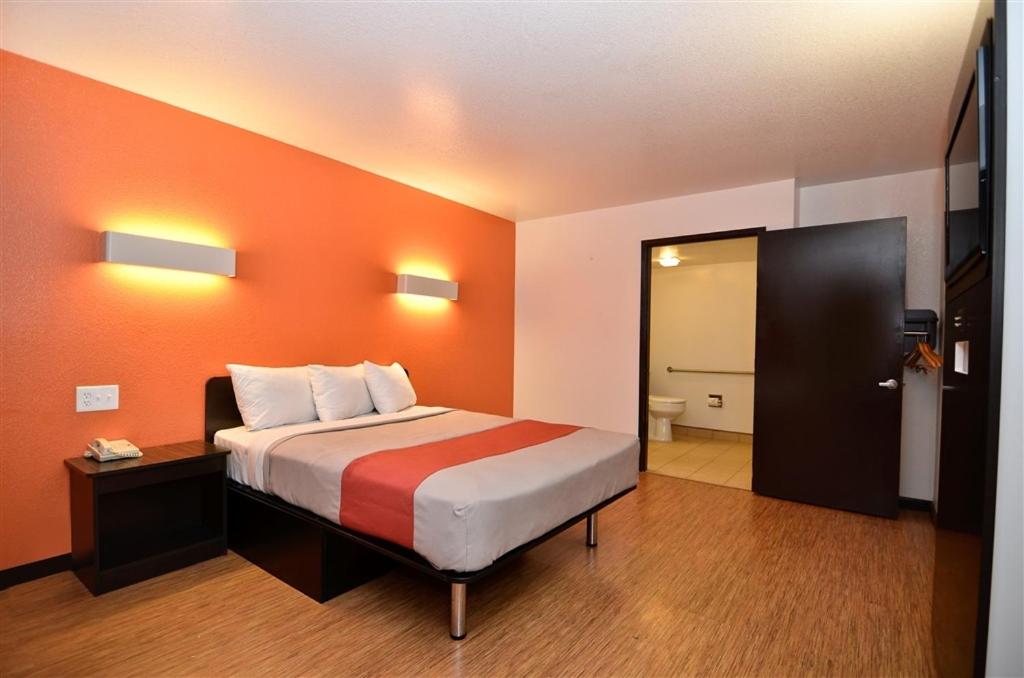 Fairfield Vacations - Motel 6-Fairfield, CA - Napa Valley - Property Image 1