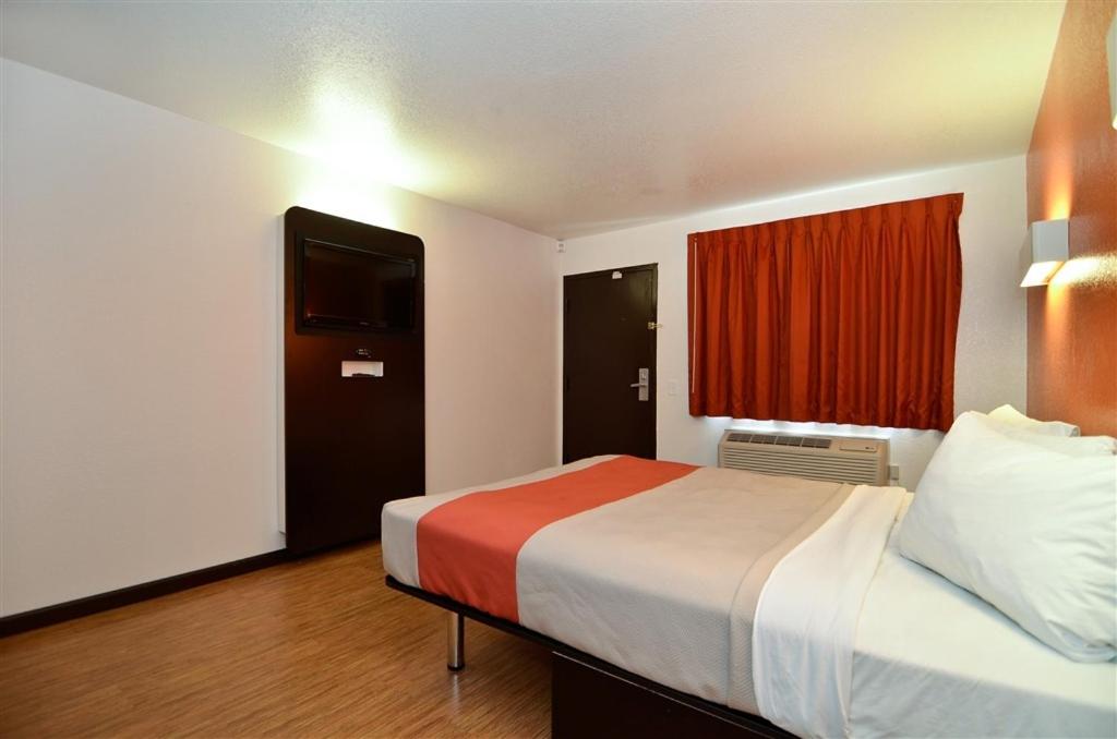 Fairfield Vacations - Motel 6-Fairfield, CA - Napa Valley - Property Image 10